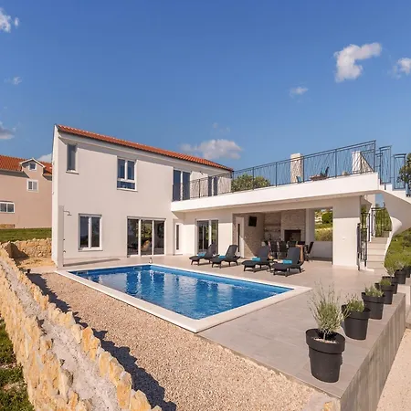 Villa Opulent Luxury With Private Pool In